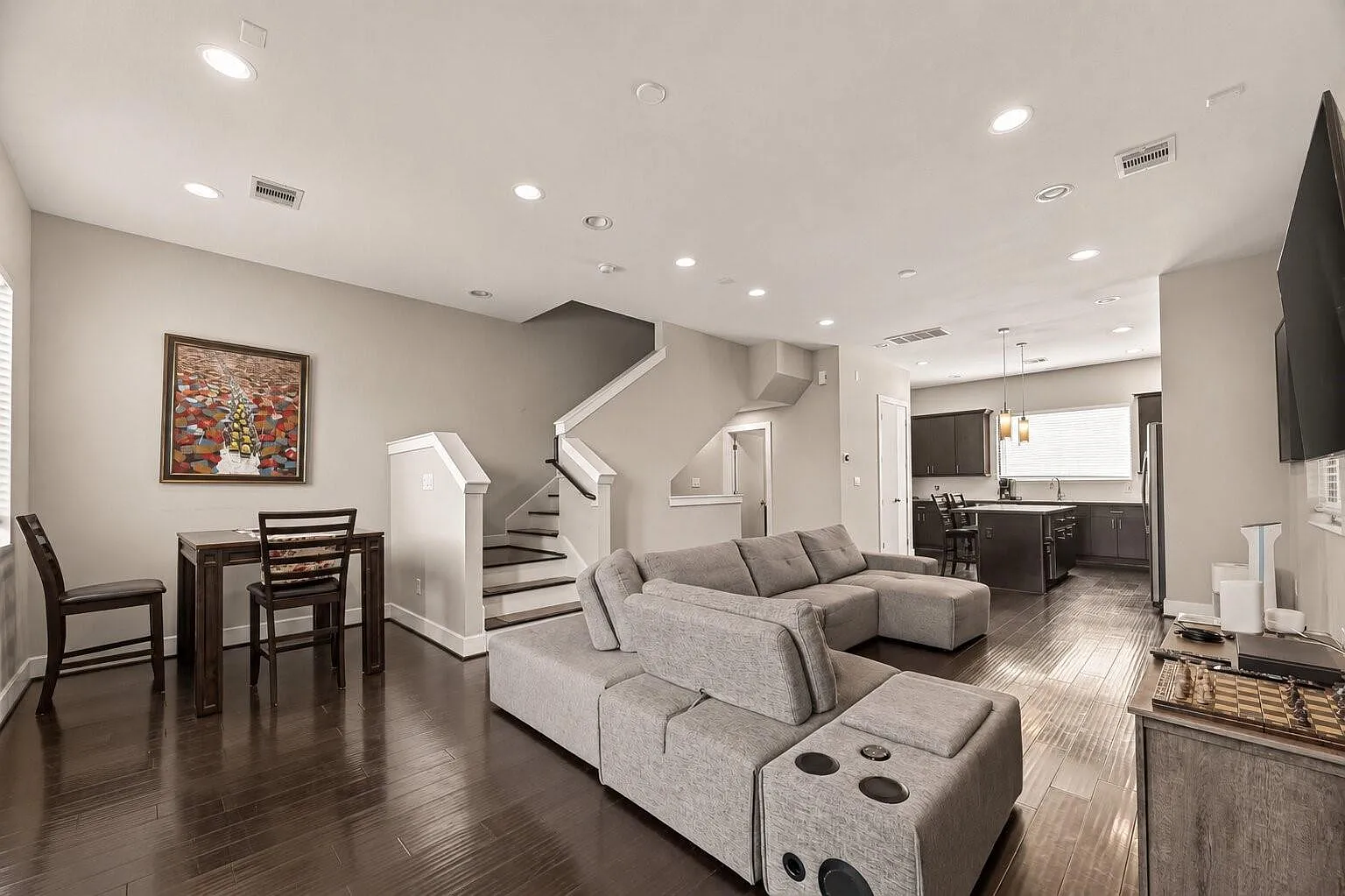 3 bed, 3.5 bath, 1892 sqft, $3,200 — Photo 3