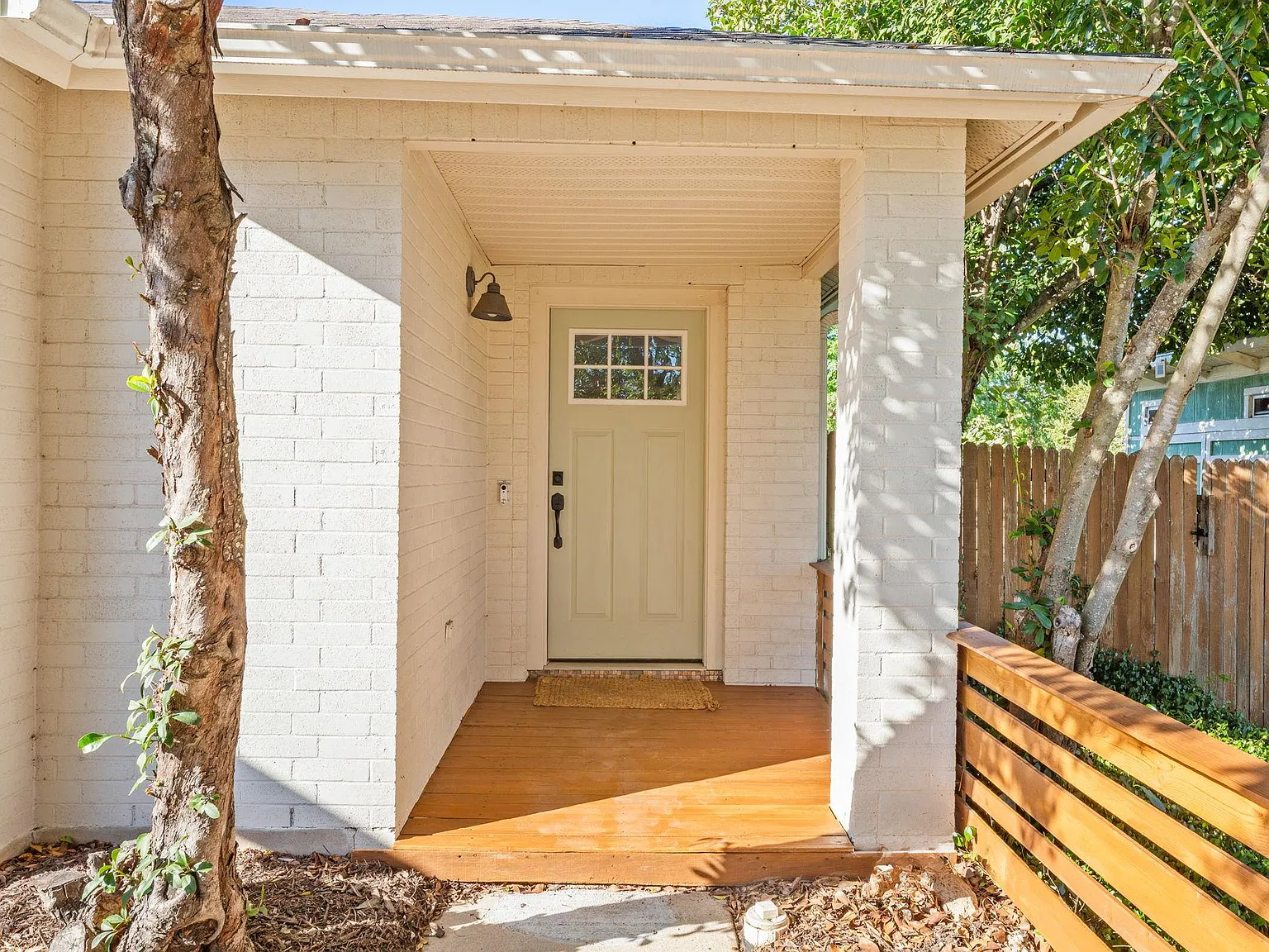 3 bed, 2.0 bath, 1522 sqft, $3,700 — Photo 3