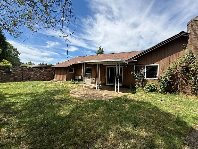 11820 SW Belmont Ter — Photo 32