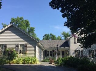 7060 Pioneer Rd, Cedarburg, WI 53012