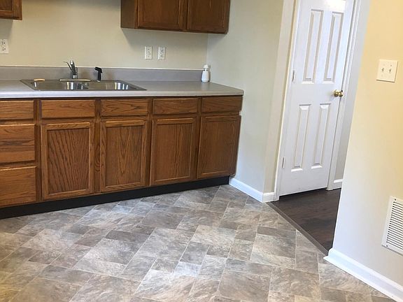 4th image of 249 Chickamauga Ave #249