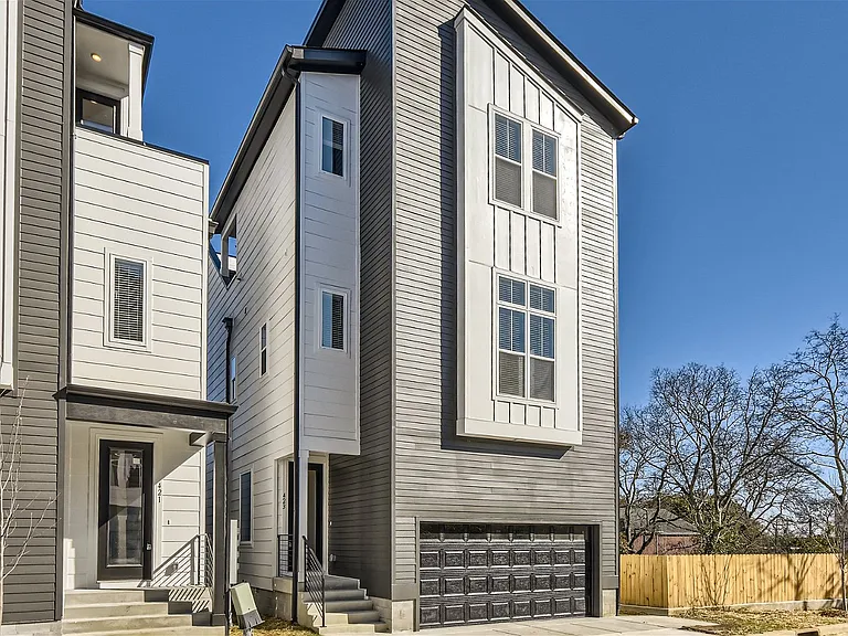 423 Serenity Ln — Photo 1