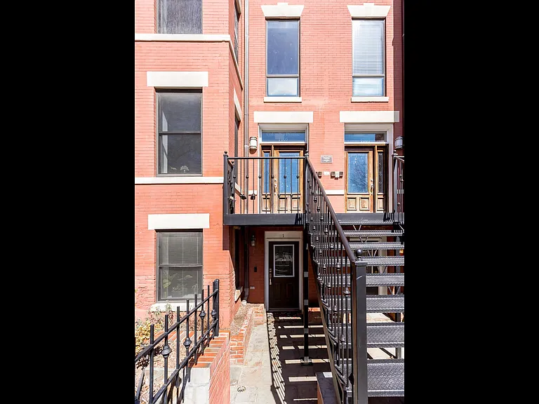 1105 Park Rd NW #5 — Photo 2