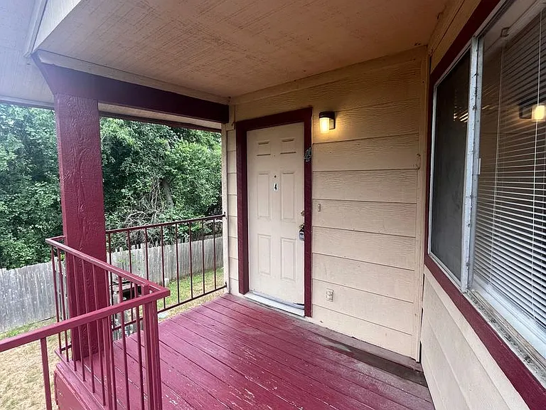 1628 Post Rd — Photo 2