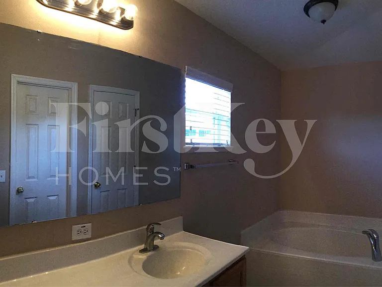 425 Hammerstone Ave — Photo 22