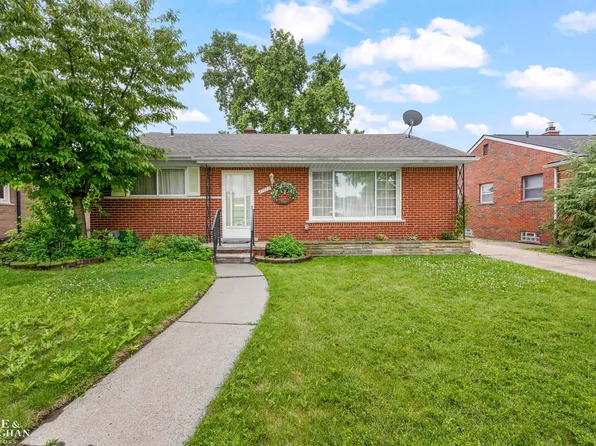 22972 Clairwood St, Saint Clair Shores, MI 48080