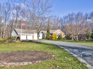 4 Robbins Nest Dr, Millstone Township, NJ 08535