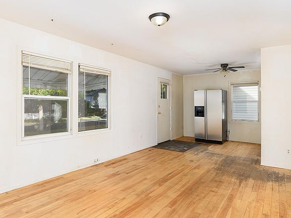 4th image of 11321 89th St NW