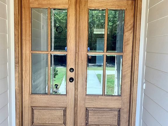 2nd image of 925 Blossom Ln