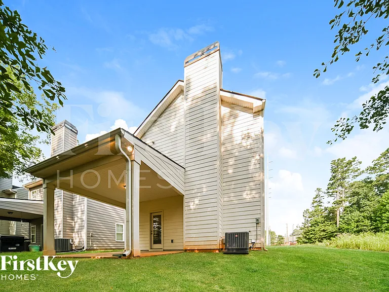 8 E Newnan Rd #A — Photo 15