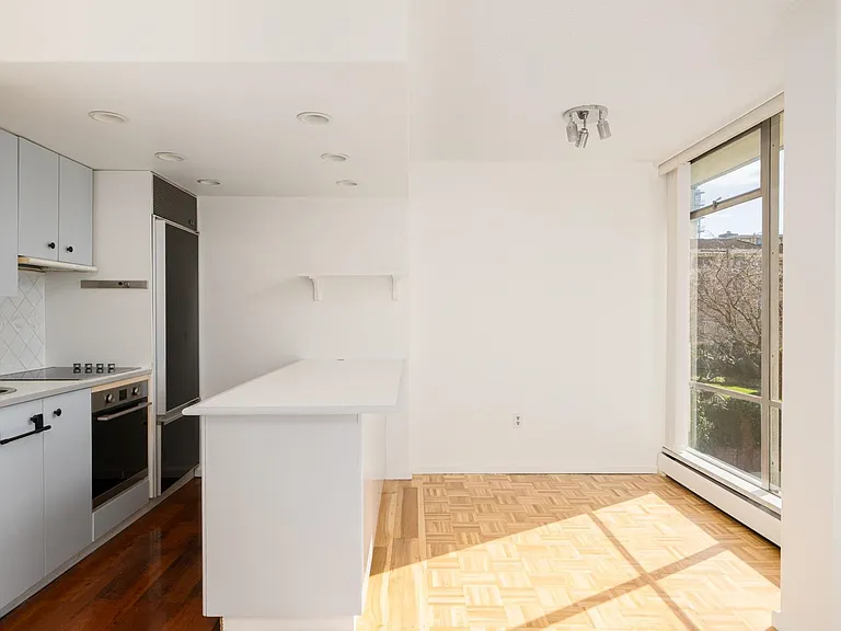 1534 Harwood St — Photo 3