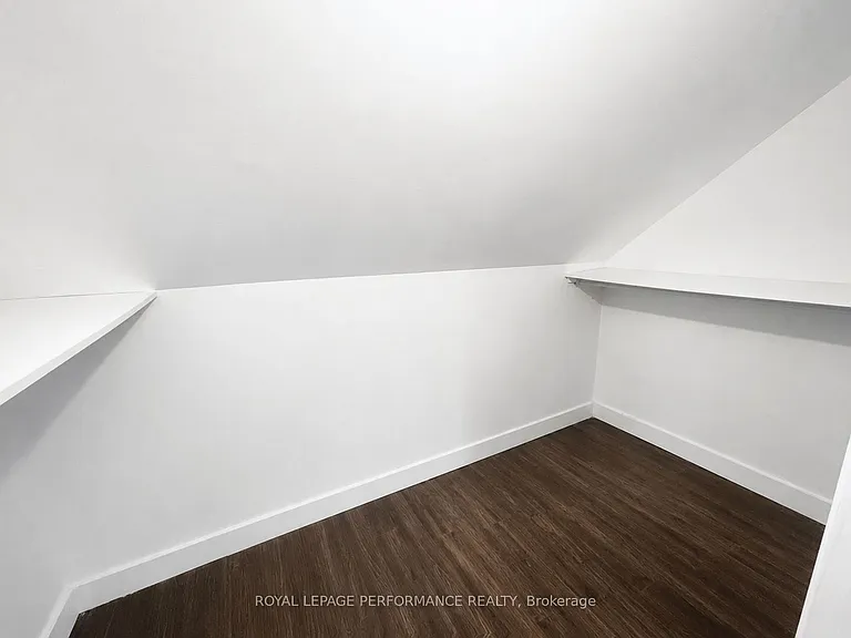 989 King St — Photo 15