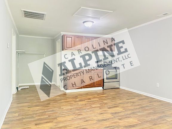 4th image of 409 Orange St
