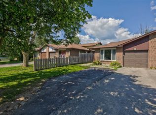 31 Maplehurst Cres, Barrie, ON L4M4X1