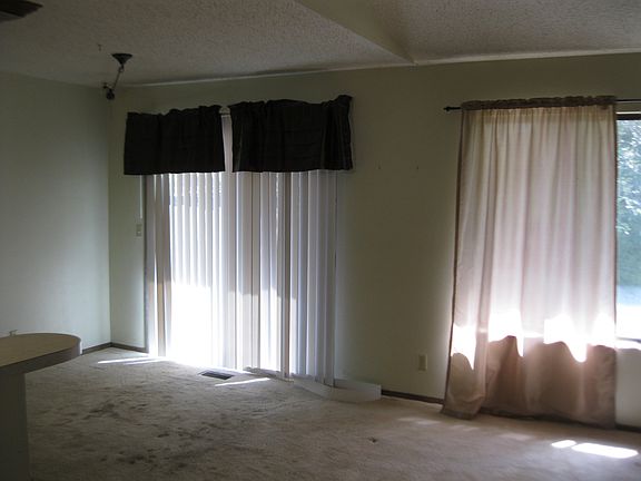 5th image of 1820 S Griffith St