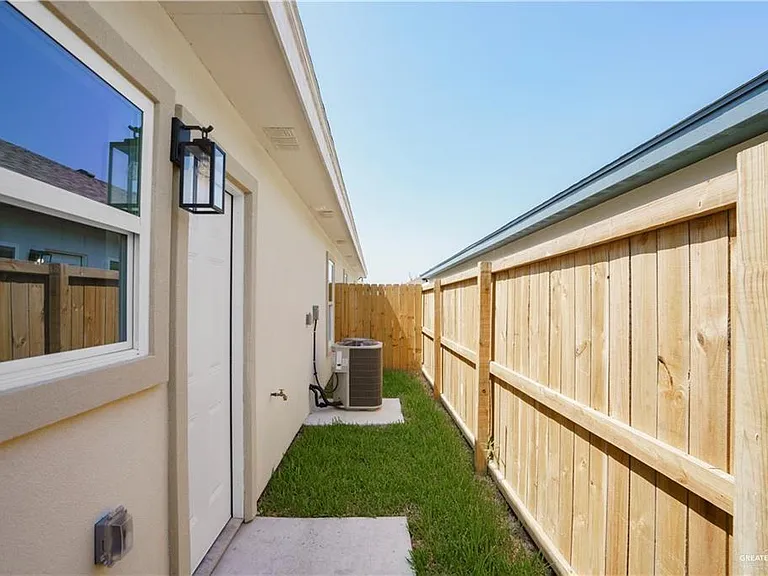 5900 Puffin Ave #1 — Photo 19