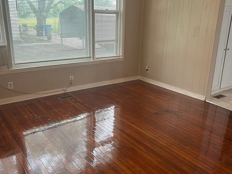 1730 NW Tyler St — Photo 3