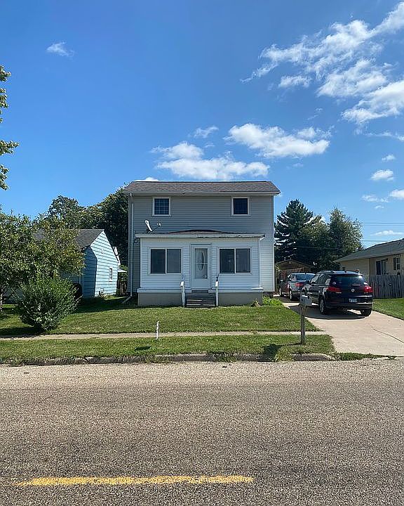 1st image of 122 N Pekin Ln