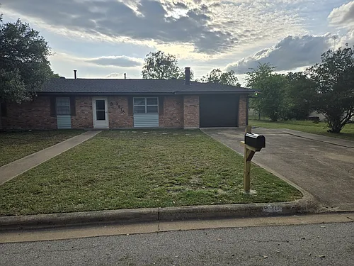 3918 Hilltop Dr Photo 1