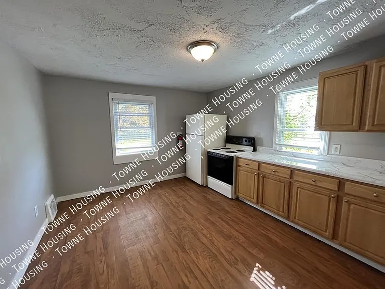 80 Charlotte St #1 — Photo 7