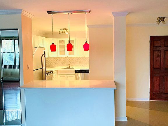 5th image of 16210 Powells Cove Blvd APT 3C
