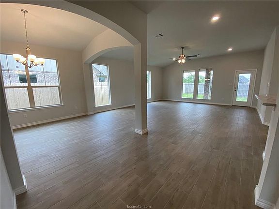 4th image of 2703 Lakewell Ln