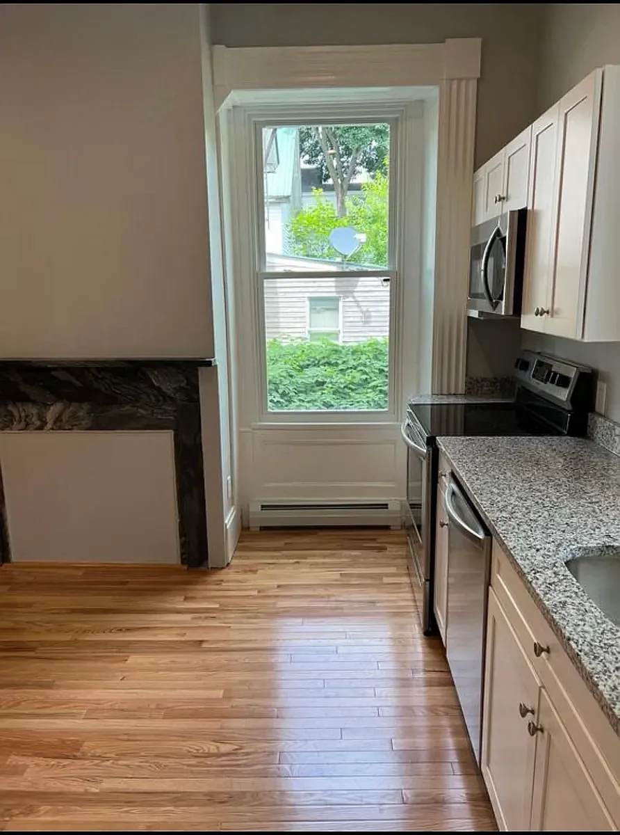 Building Photo - 74 3rd St #1
