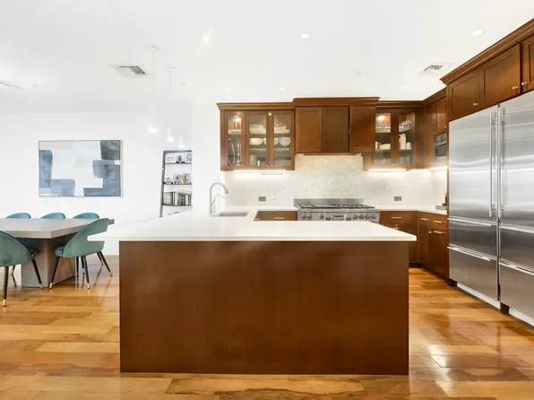 447 Avenue P image 2 of 19