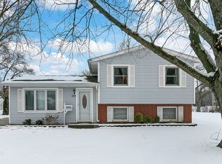 36608 N Hutchins Rd, Gurnee, IL 60031