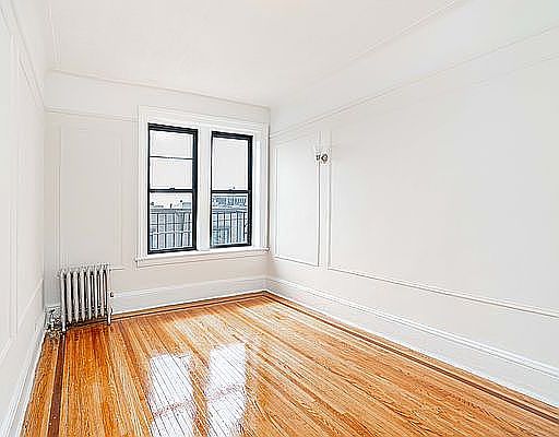 2nd image of 2206 38th St APT 3K