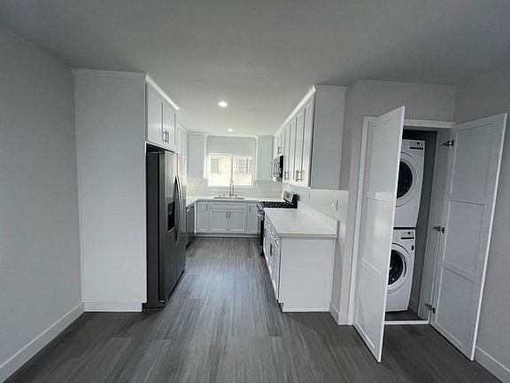 3rd image of 1118 S Holt Ave APT 3