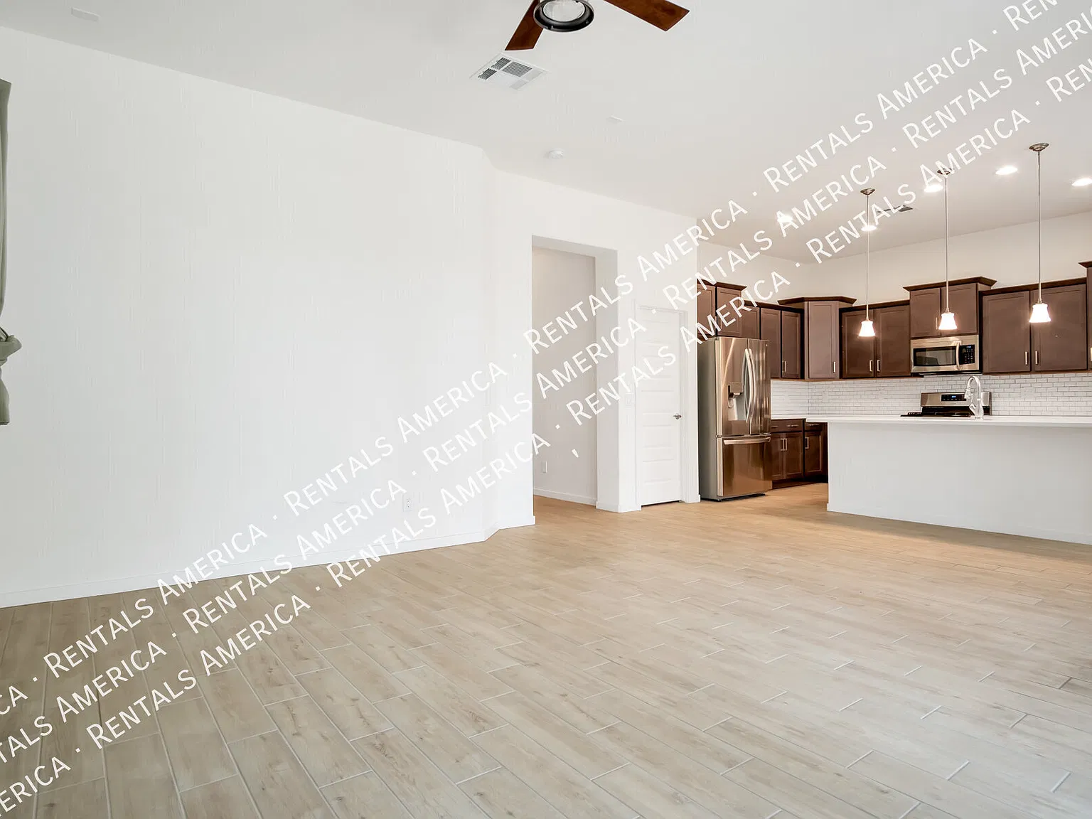 Amazing Home in Hastings Farms! — Photo 3