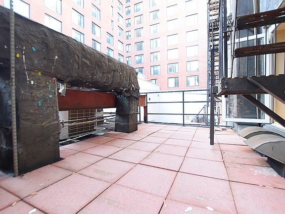 2nd image of 161 Ludlow St #1R