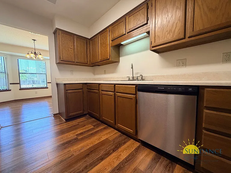 1055 Quail Hollow Dr — Photo 8