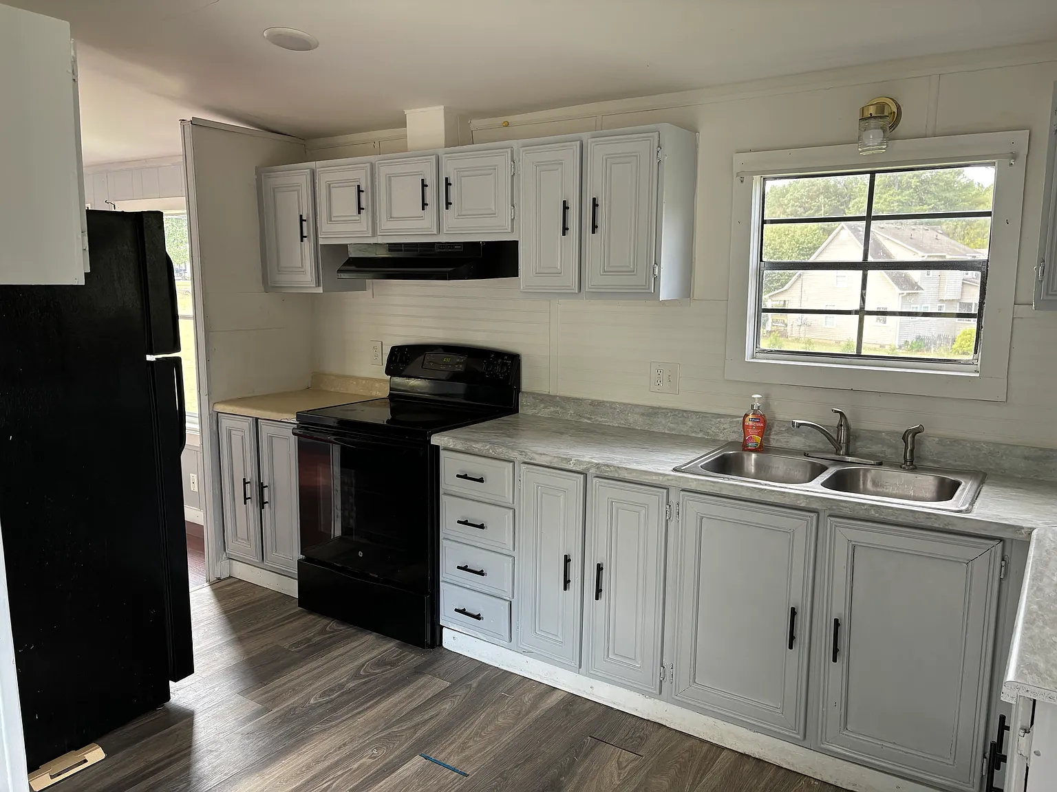 3 bed, 1000 sqft, $1,300 — Photo 4