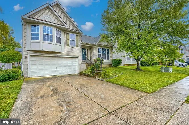 3 bed, 2.0 bath, 1894 sqft, $3,200 — Photo 1