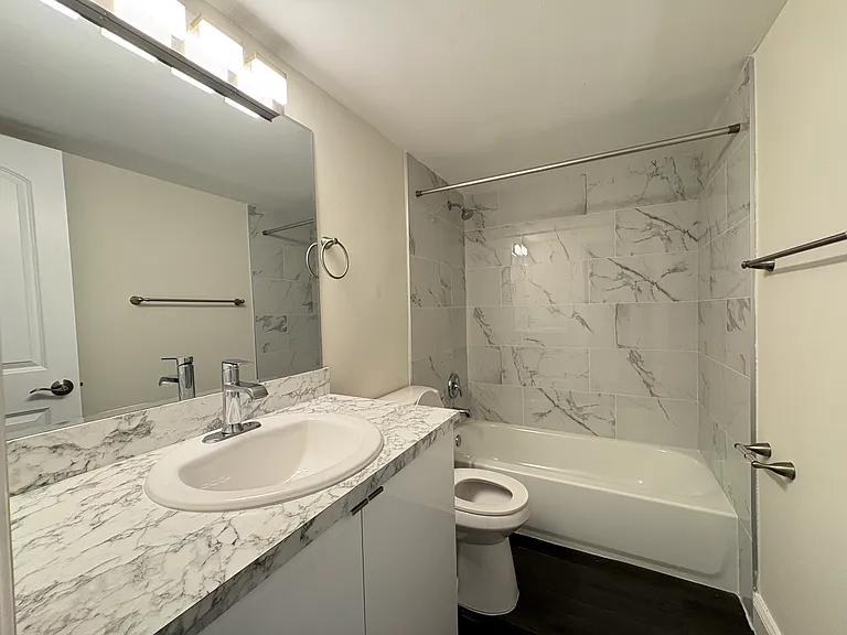 601 SW 2nd Ave #7 — Photo 2