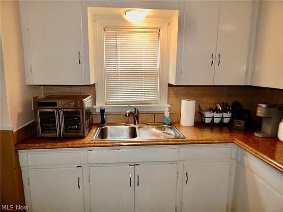 3rd image of 6511 Laverne Ave