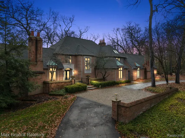 1772 Heron Ridge Dr, Bloomfield Hills, MI 48302
