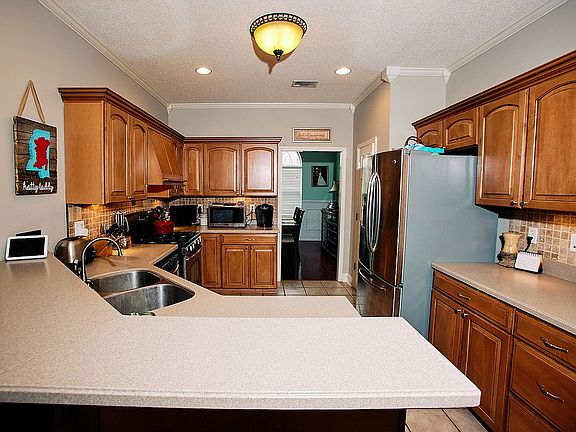 5th image of 115 Briarwood Dr
