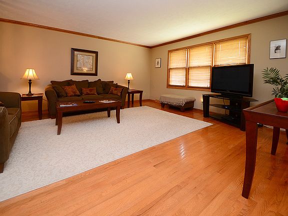 5th image of 1522 S 141st Cir