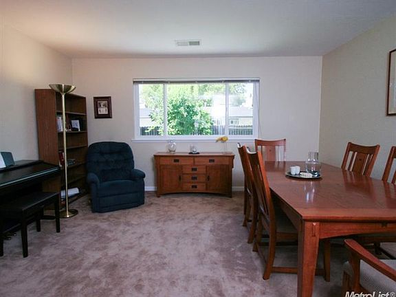 4th image of 2651 Belmont Dr