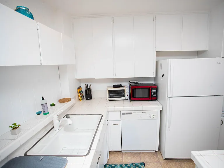 734 N Alfred St #5 — Photo 14