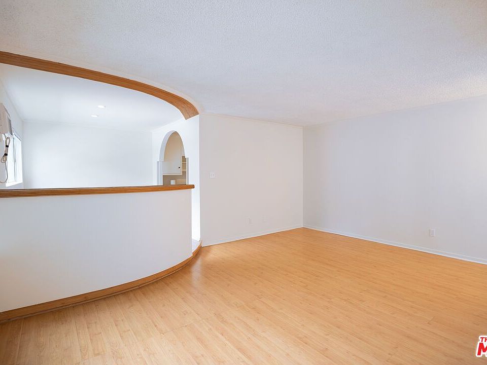1st image of 960 Larrabee St APT 206