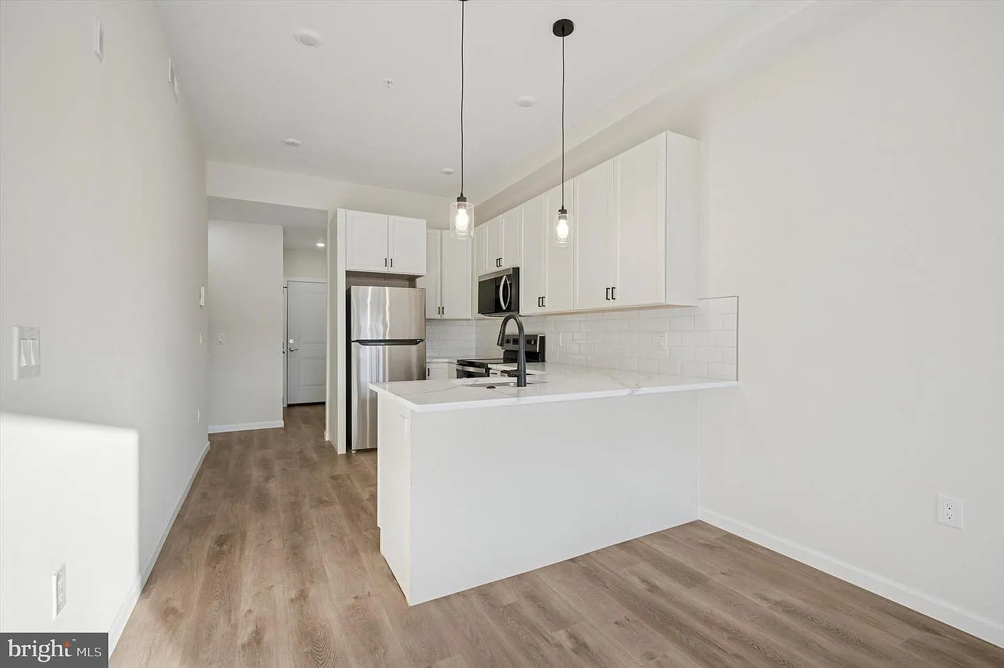 2 bed, $1,900 — Photo 1
