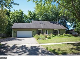 1076 Whitney Dr, Apple Valley, MN 55124
