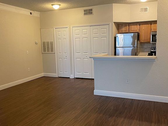5th image of 13015 Plantation Park Cir APT 10111