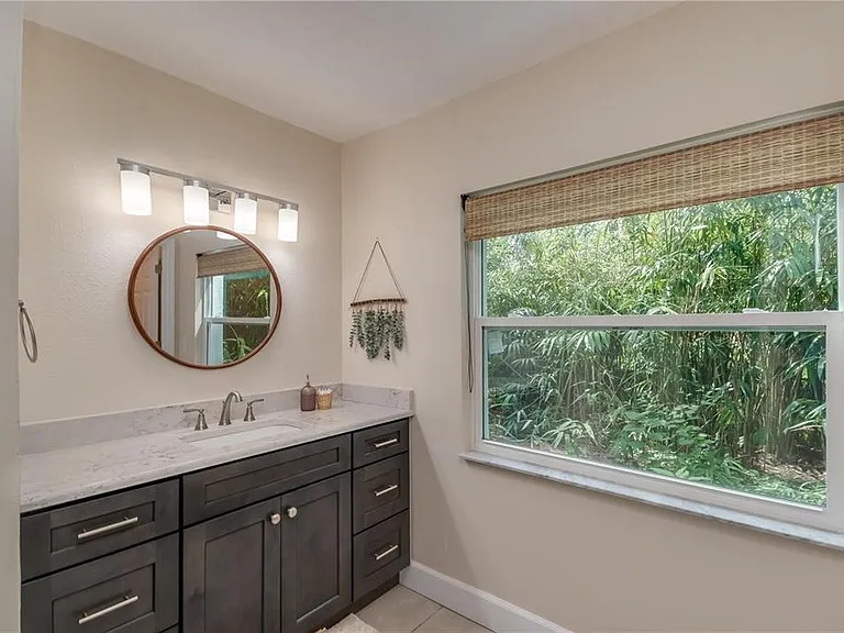 4455 NW 80th Ter — Photo 11