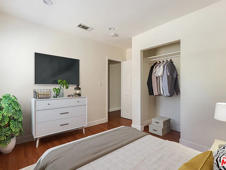 1206 N Beachwood Dr — Photo 18
