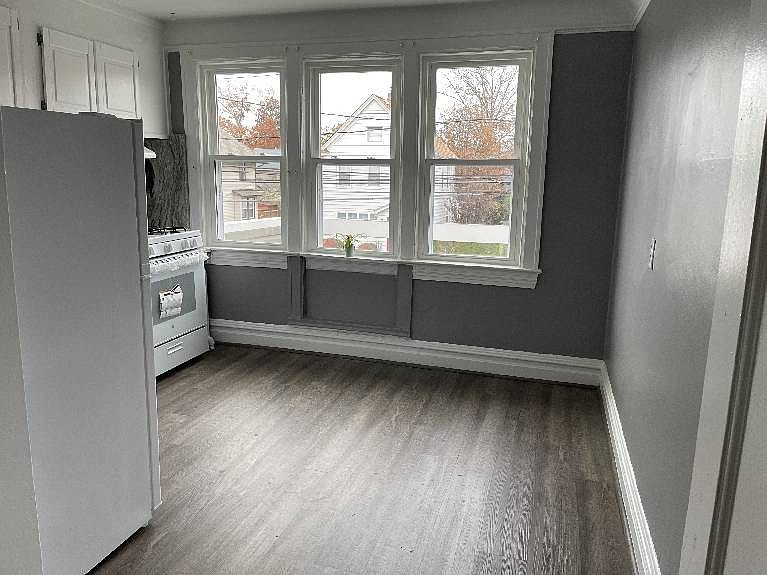 1st image of 62 Violet Ave Floor 2